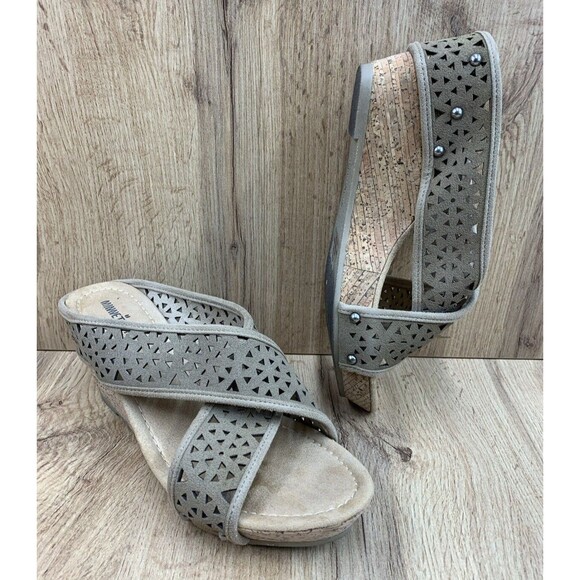 Minnetonka Platform Wedge Eyelet Sandals Women's Size 10 Brown Suede Leather - Picture 1 of 15